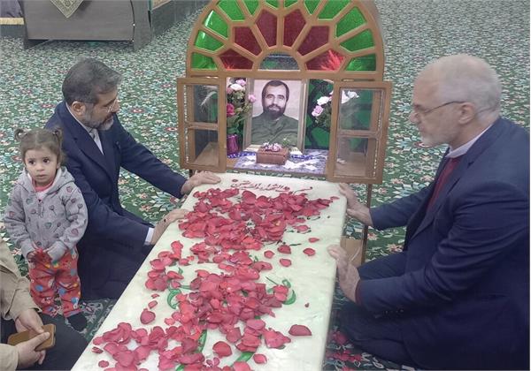 وزیر فرهنگ و ارشاد اسلامی به مقام شامخ سردار شهید "علی هاشمی" ادای احترام کرد