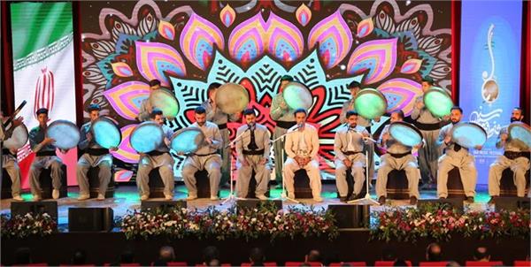 آغاز جشنواره‌ای با طعم موسیقی اقوام ایرانی با حضور ۲۵ گروه از ۱۸ قوم ایرانی در سنندج ‏